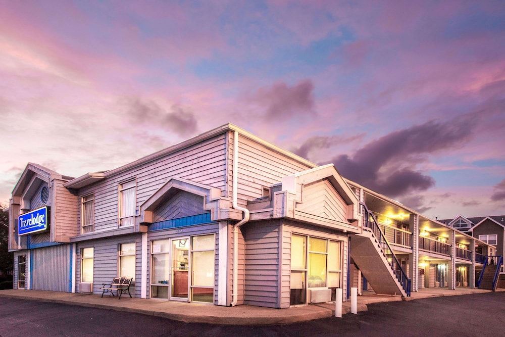 Travelodge by Wyndham Virginia Beach Bay Beach 1