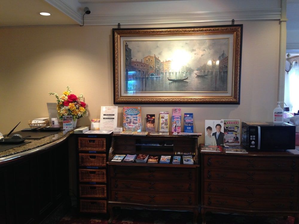 Creston Hotel 1