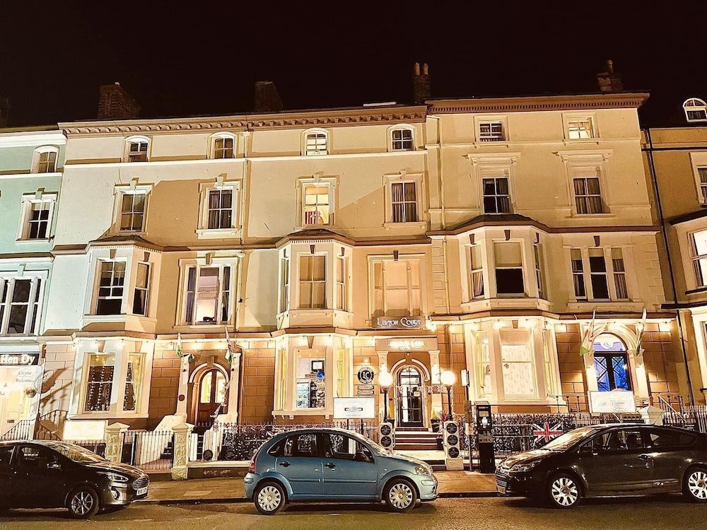 Lauriston & Lawton Court Hotel 1