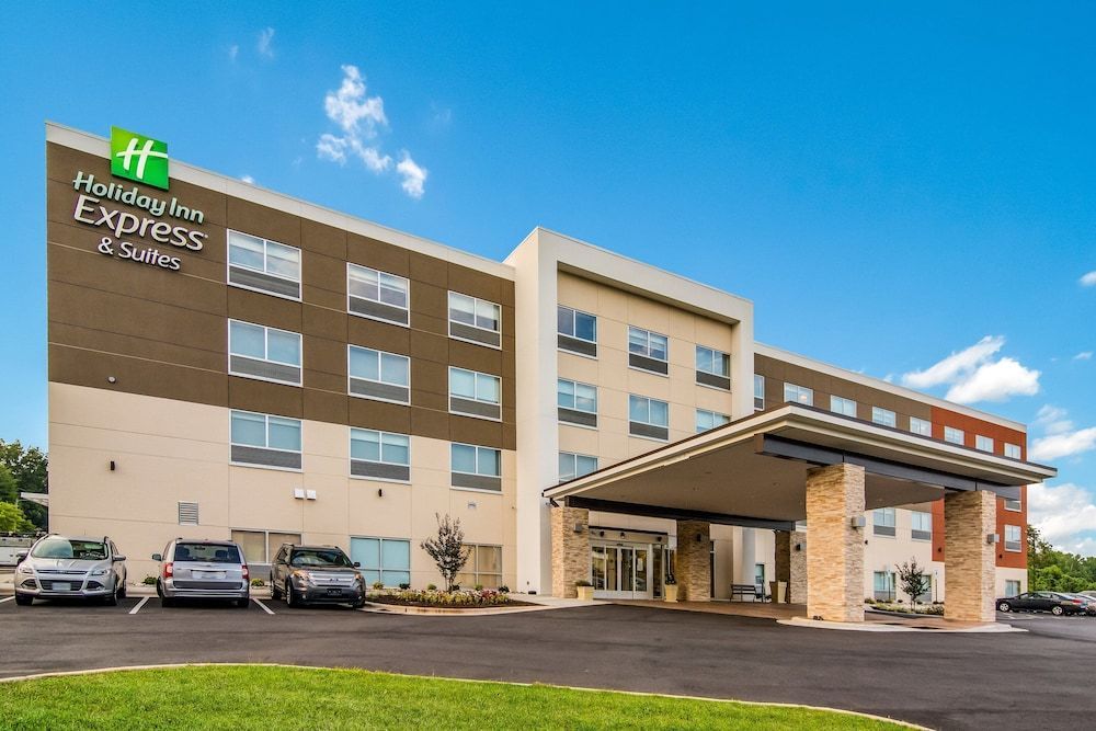 Holiday Inn Express & Suites ASHEBORO by IHG 1