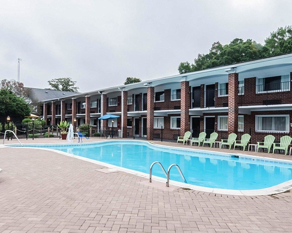 Rodeway Inn & Suites Williamsburg Central 1