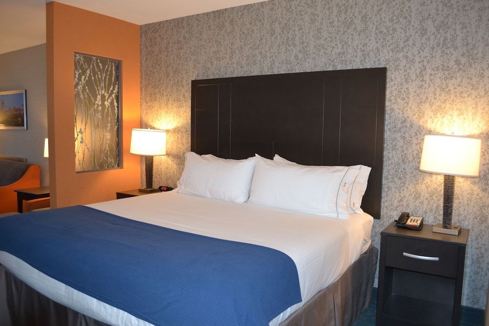 Holiday Inn Express & Suites KNOXVILLE WEST - PAPERMILL DR by IHG 2