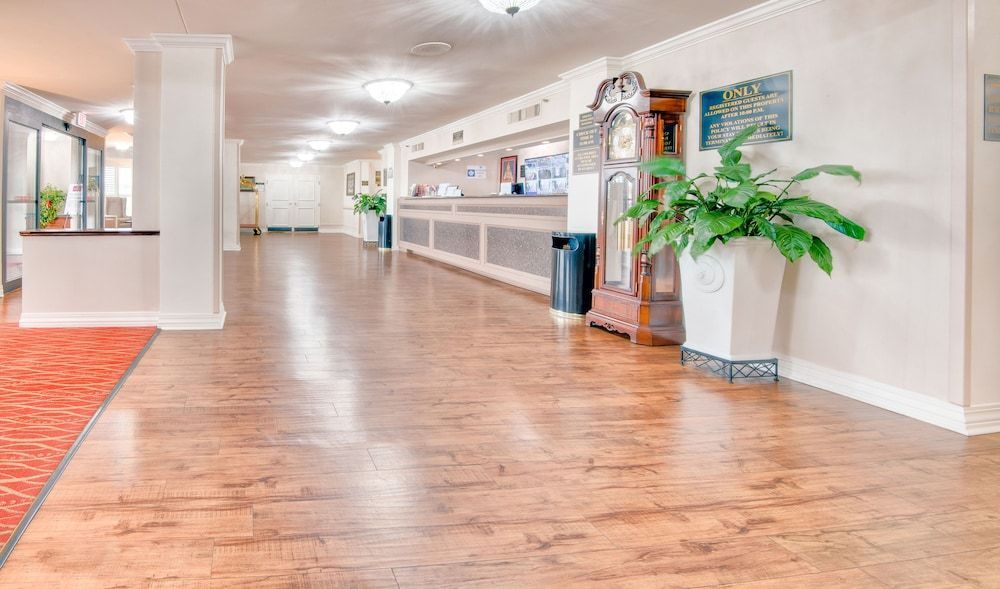 Clarion Hotel & Suites 2