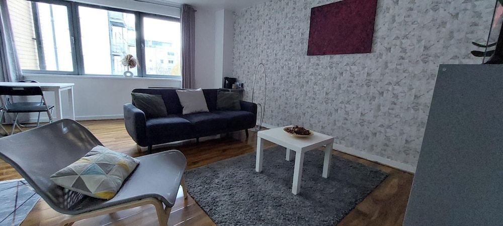 1br-4guests-pool-gym-parking-neargreenwich 1