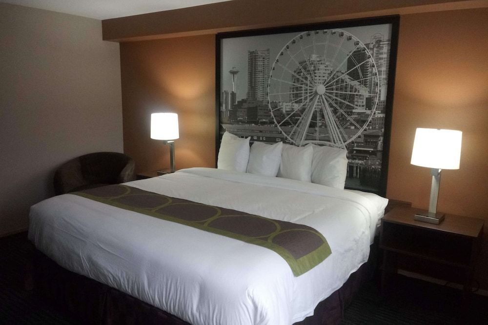 Super 8 by Wyndham Lynnwood 2