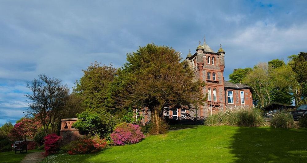 Brockwood Hall Lodges 1