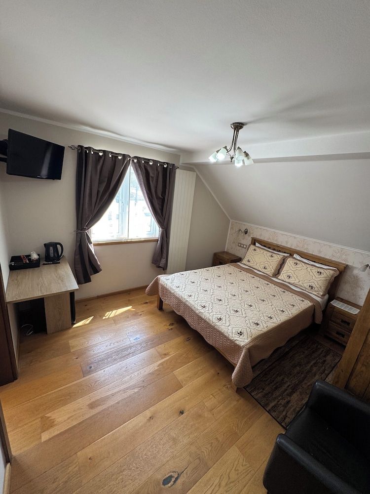B&B Millenium House 2 2