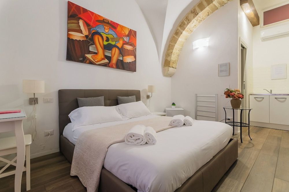 Bari Red Rooms by Wonderful Italy 1