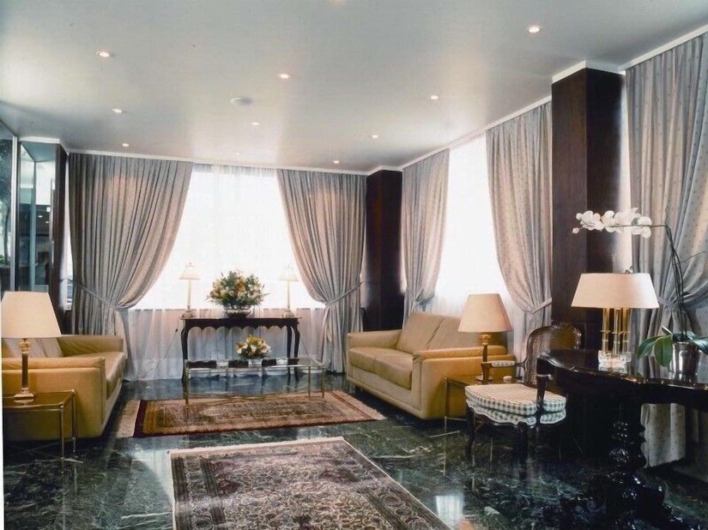 The Park Hotel Piraeus 2