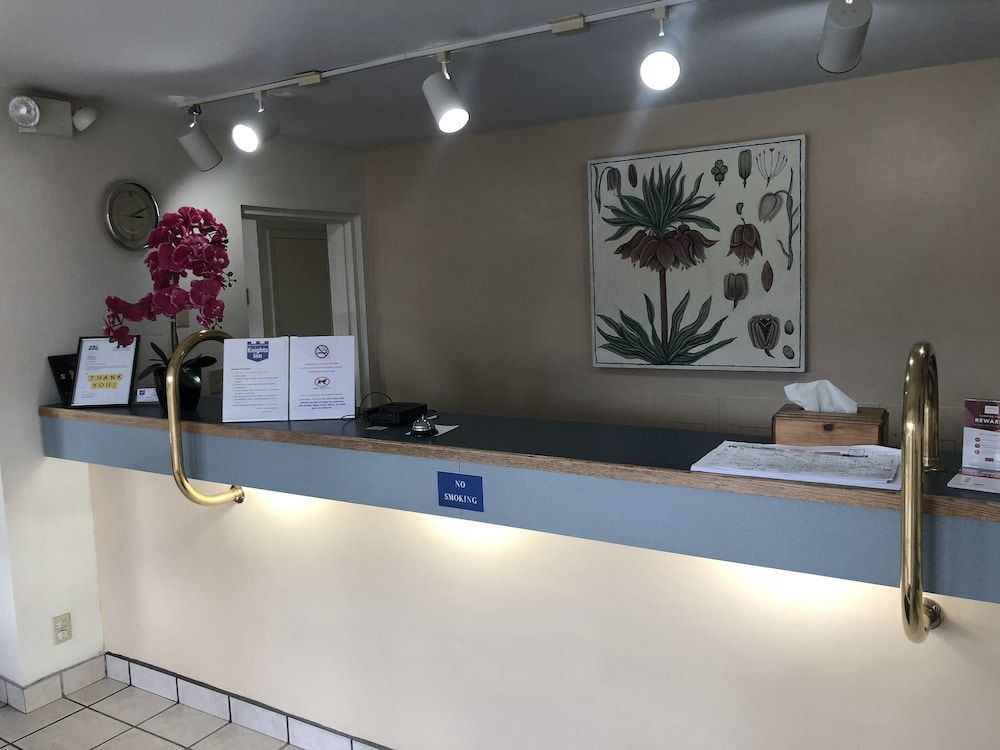 Knights Inn Oswego 2