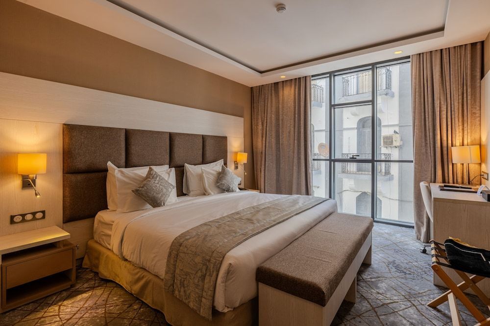 2H Hotel 2
