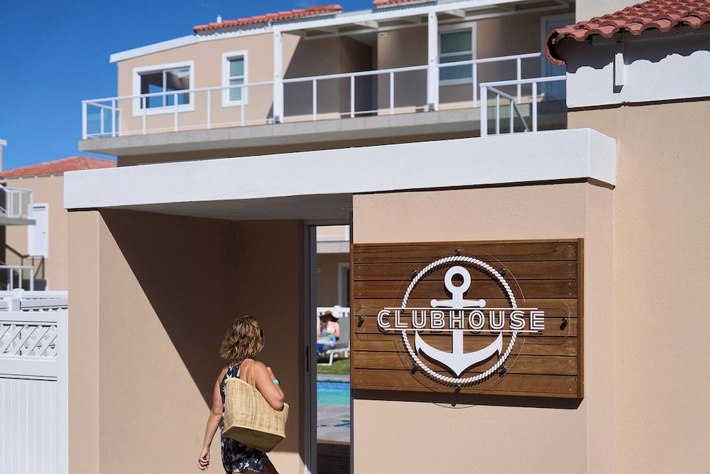 Harbour Club 1