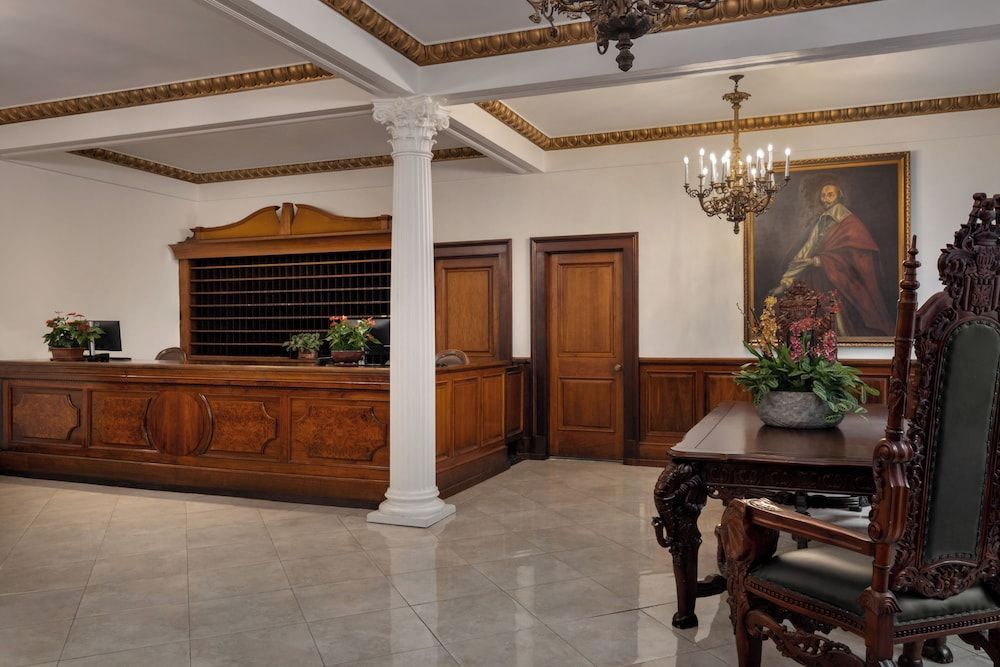 Le Richelieu Hotel in the French Quarter 2