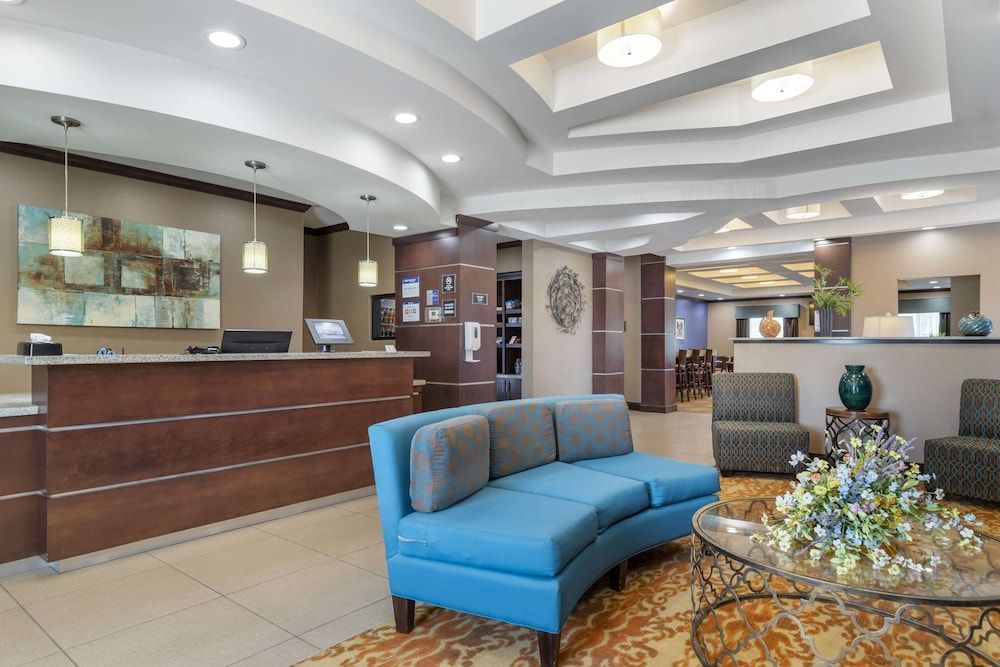 Best Western Plus Longhorn Inn & Suites 2