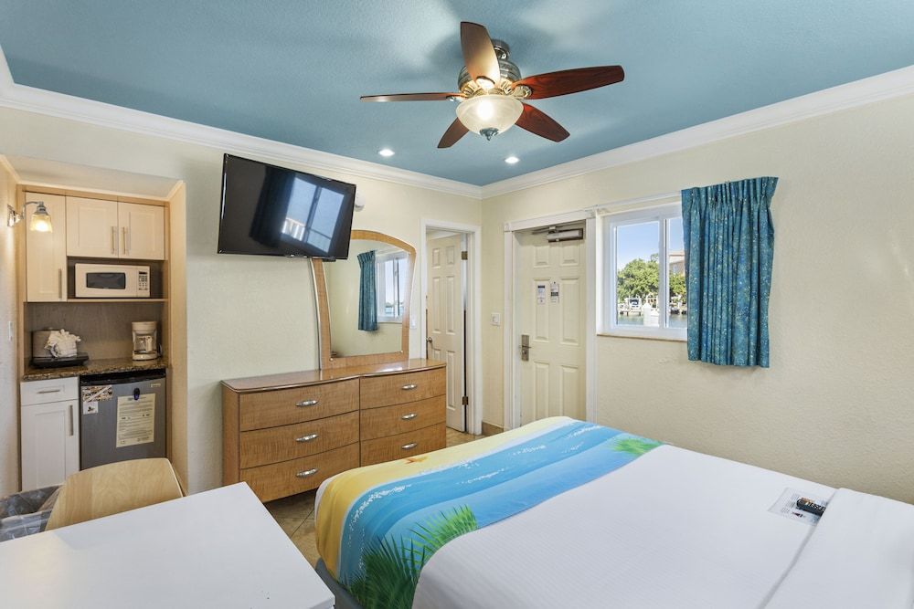 Bay Palms Waterfront Resort - Hotel and Marina 2