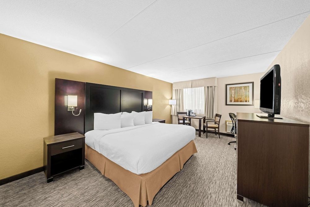 Best Western Plus Mariposa Inn & Conference Centre 1