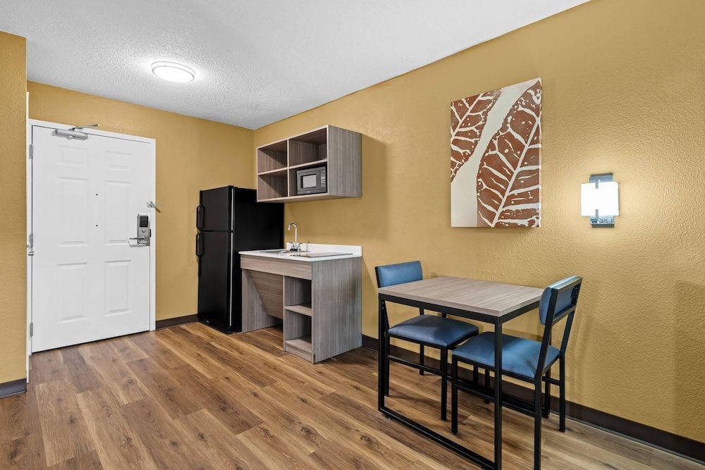 Suburban Studios Charlotte – Executive Park 1