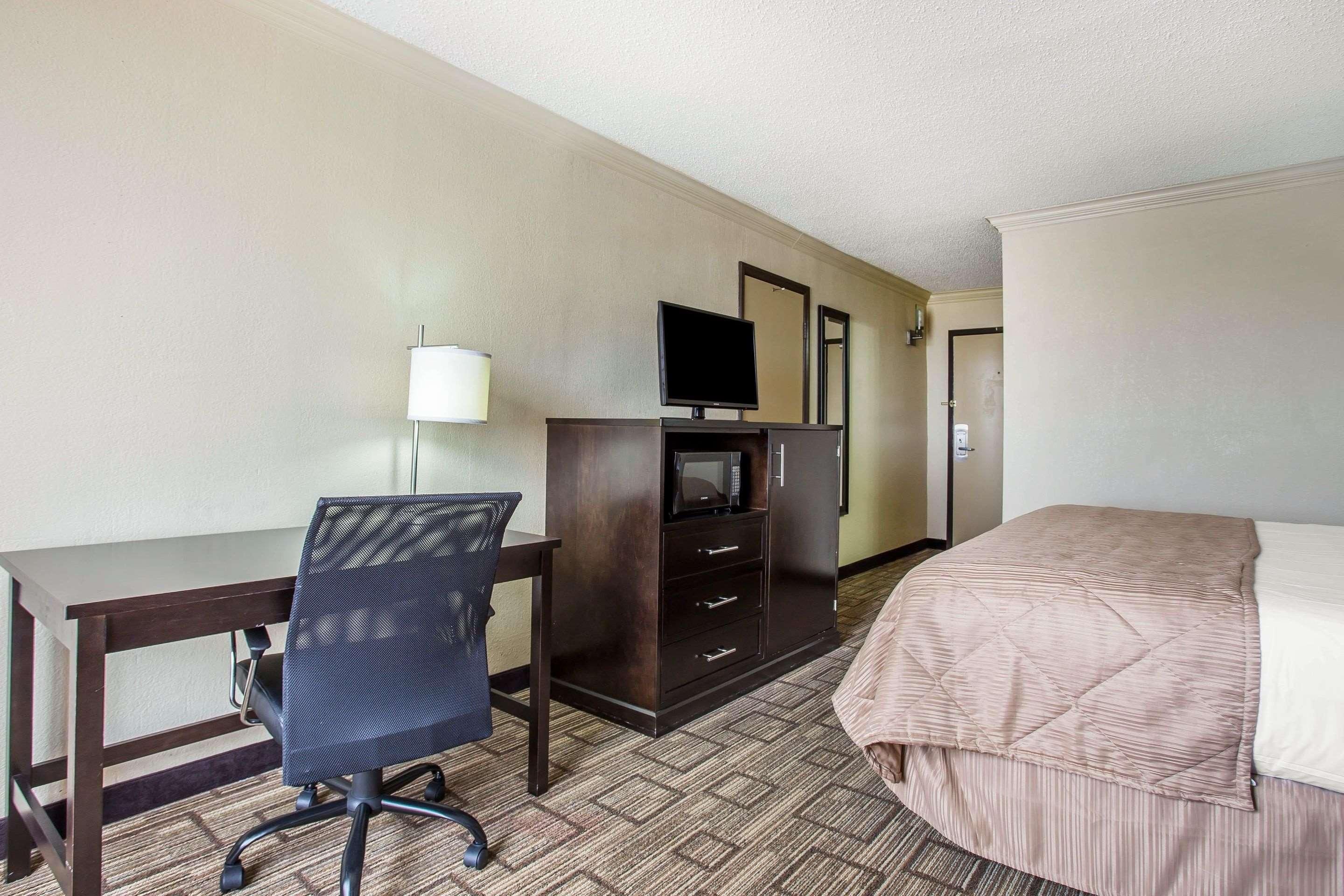 Clarion Hotel Fort Mill Near Amusement Park 1