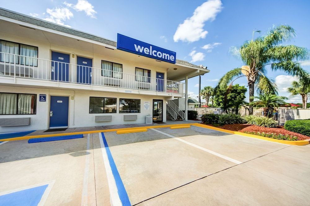 Motel 6 Lakeland, FL 1