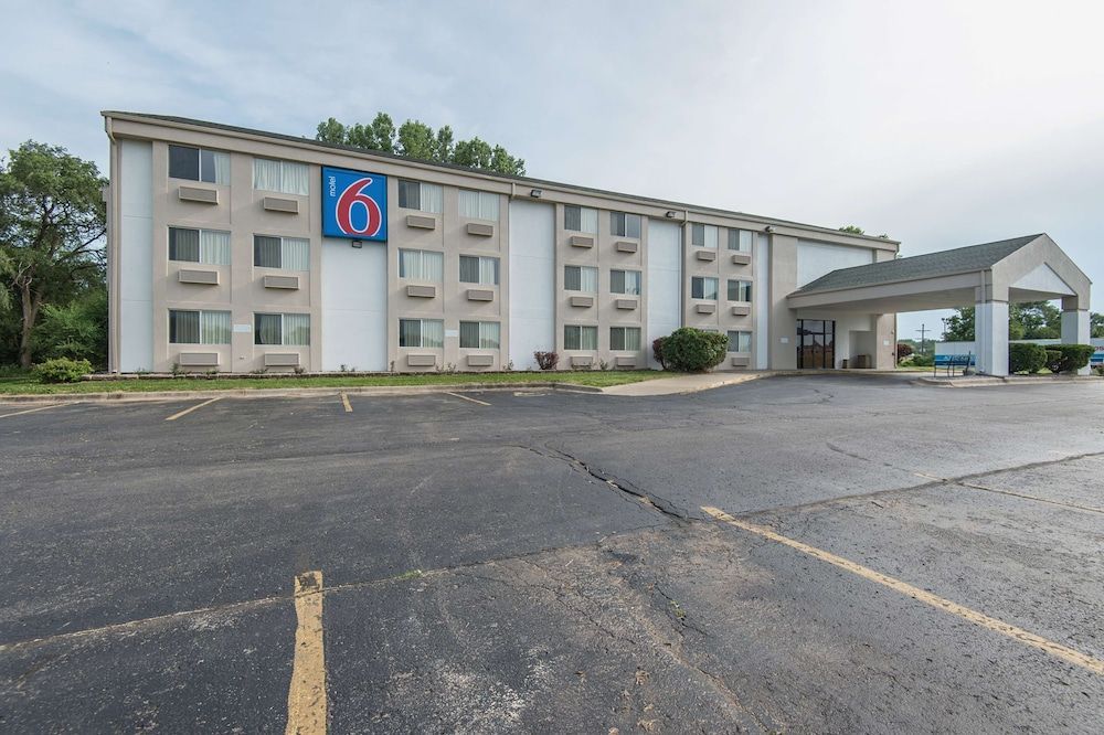 Motel 6 Lawrence, KS 1