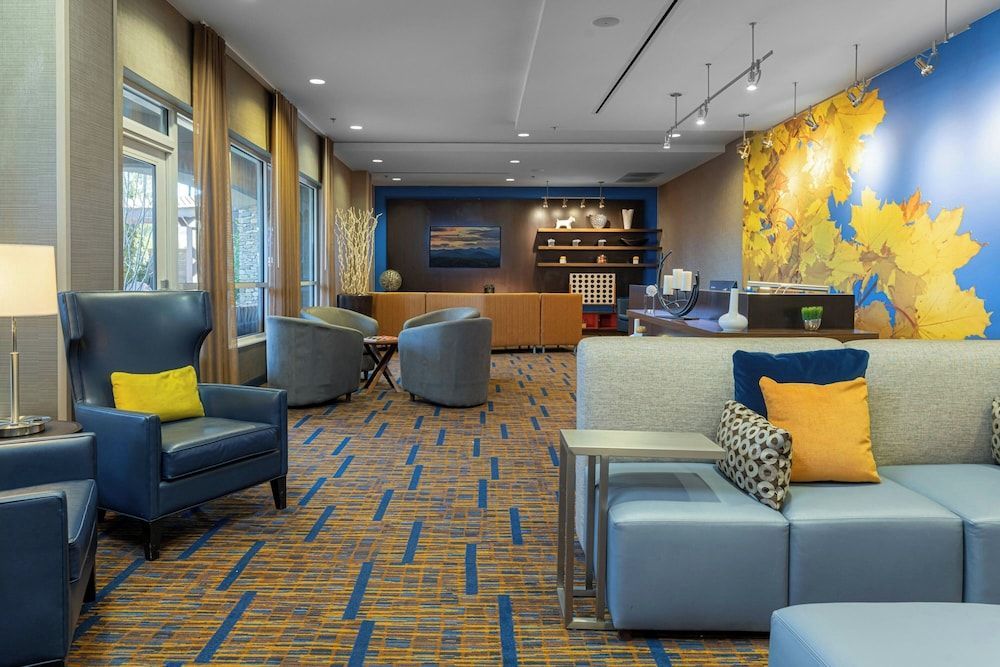 Courtyard by Marriott Asheville Airport 2