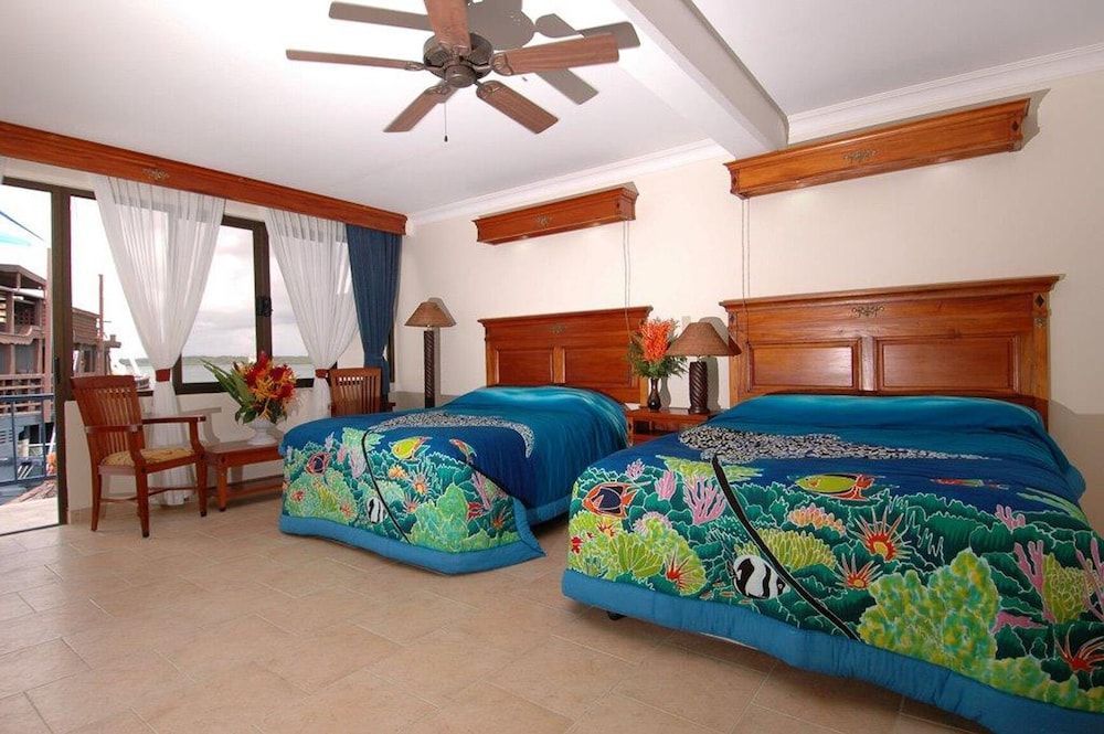 Manta Ray Bay Resort 1