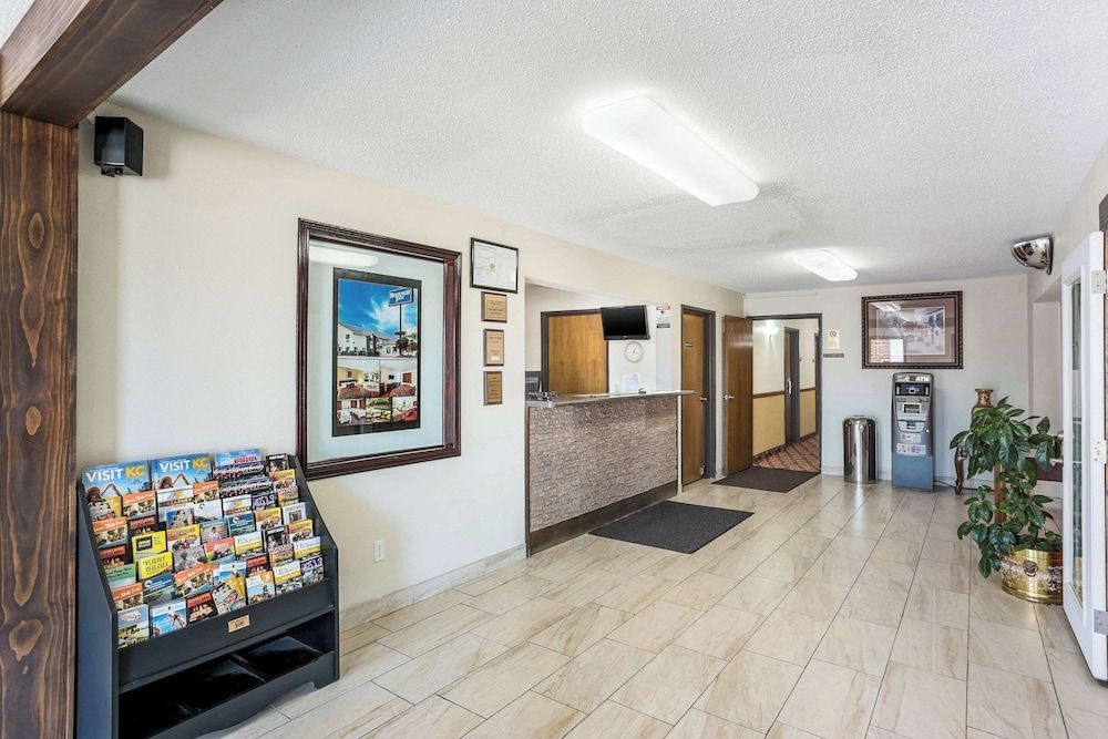 Rodeway Inn Cedar Rapids Westdale 2