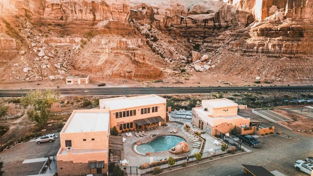 Bluff Dwellings Resort 1