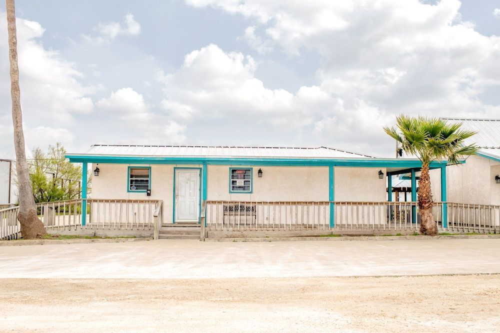 captain's quarters 1