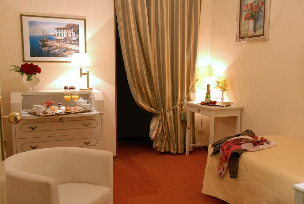 Hotel Paradiso 2