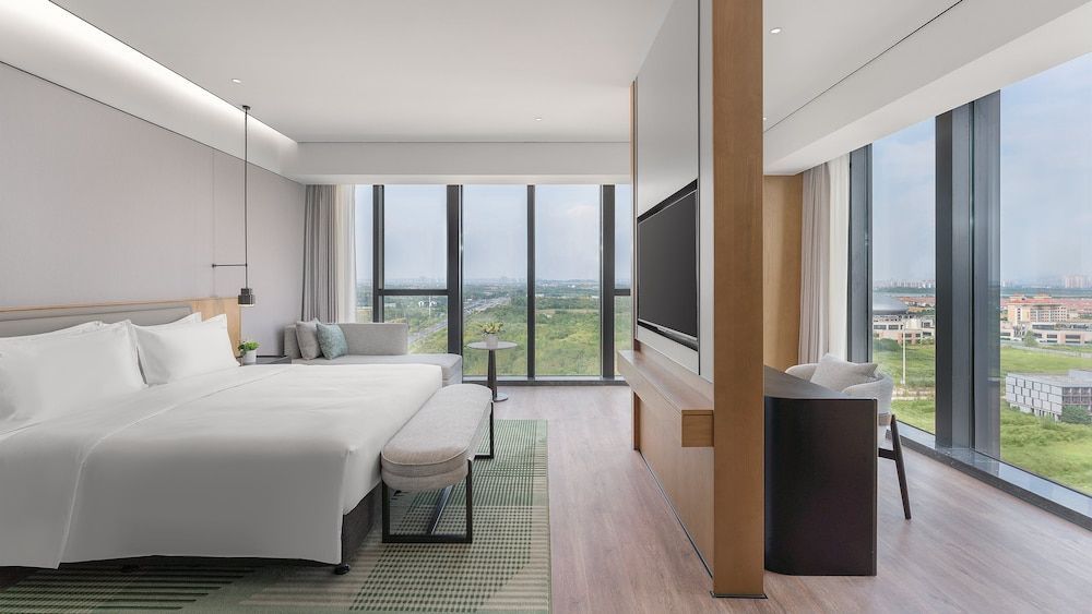Holiday Inn Wuhan Houguan Lake by IHG 2