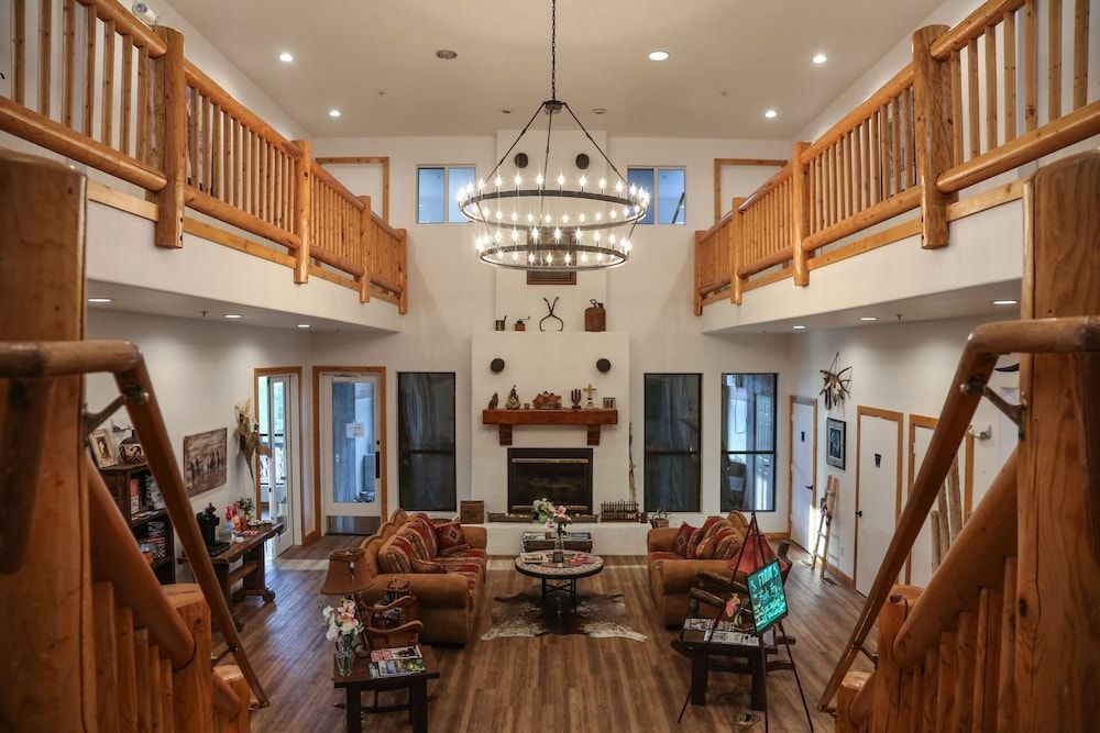 Creekside Lodge and Cabins 2