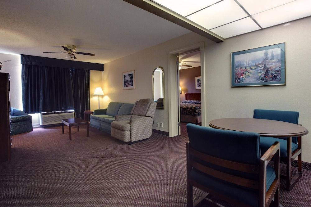 Americas Best Value Inn Marshall 2