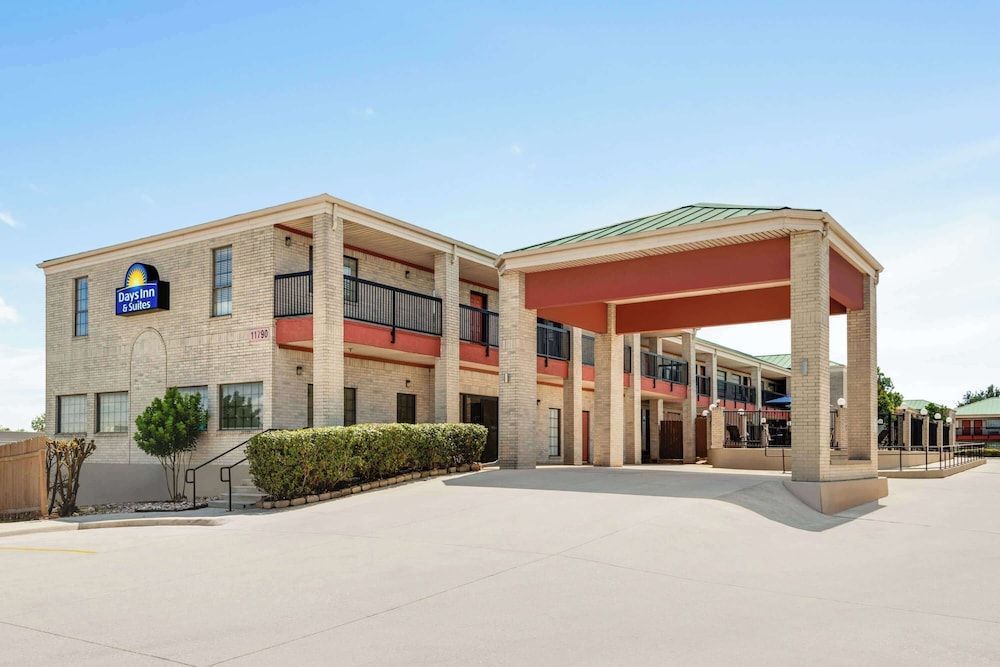 Days Inn by Wyndham San Antonio Near Fiesta Park 1