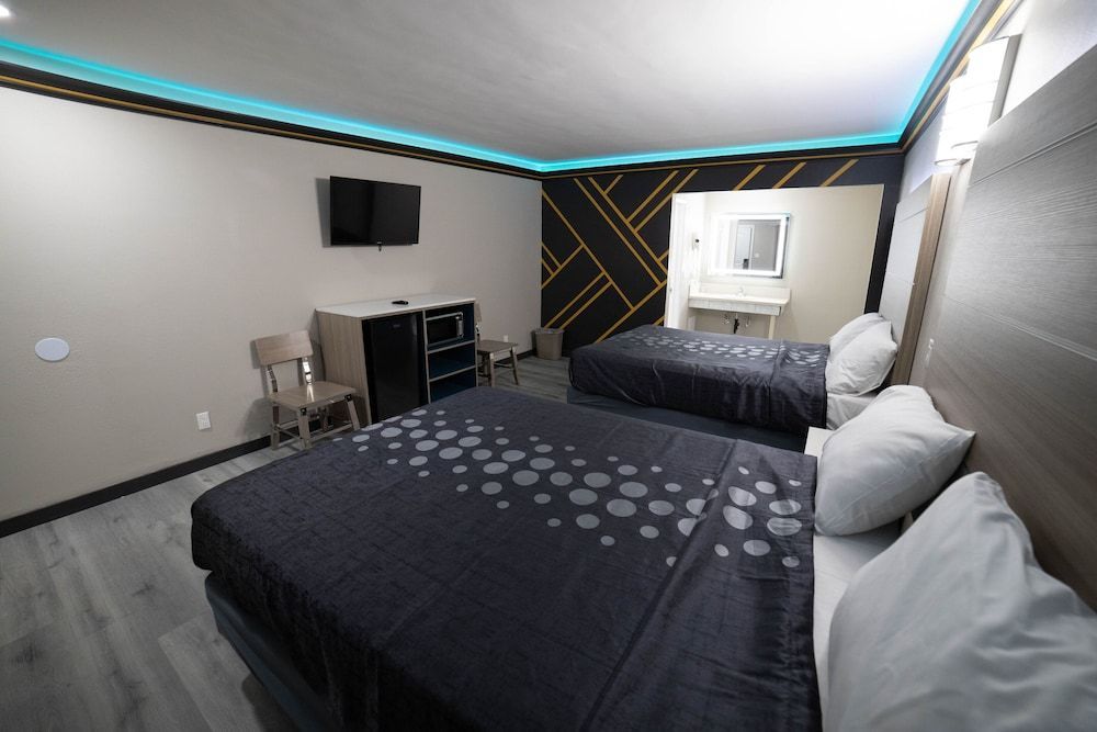 Artesia Motor Inn 1