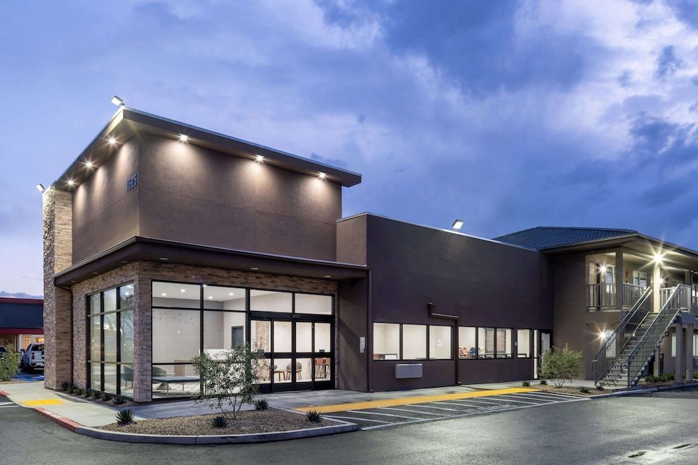 Ramada by Wyndham Modesto Yosemite Area 1