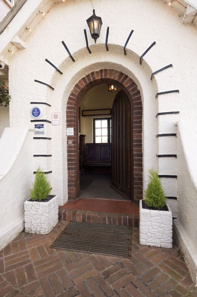 The Cottage Hotel 2