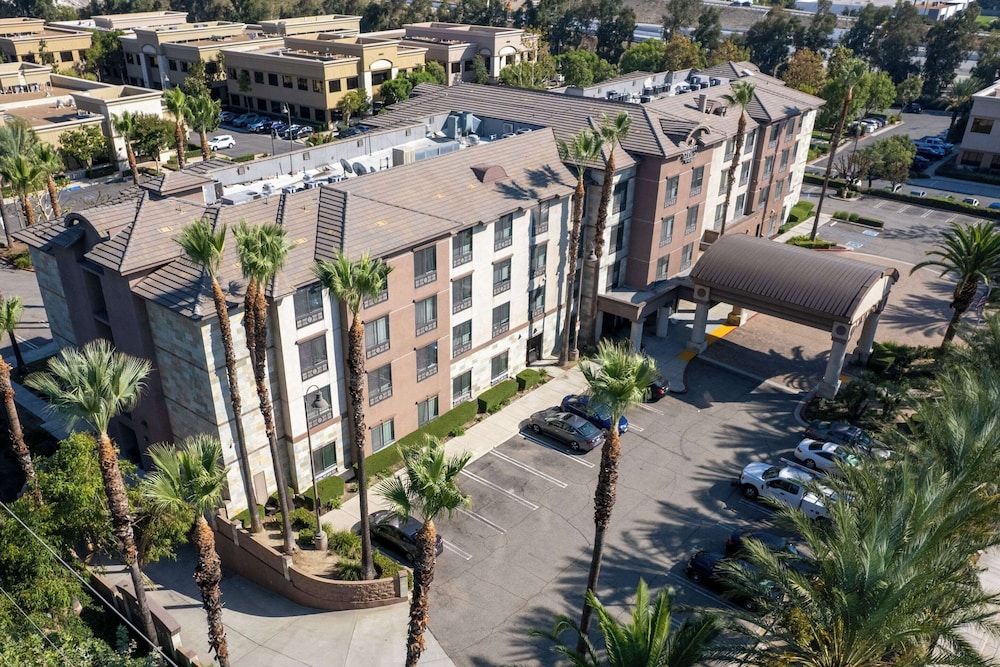 Country Inn & Suites by Radisson, Ontario at Ontario Mills, CA 1