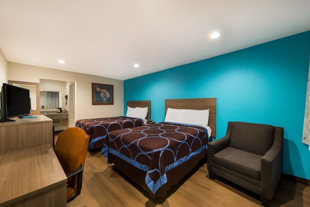 Super 8 by Wyndham Wichita Falls 2
