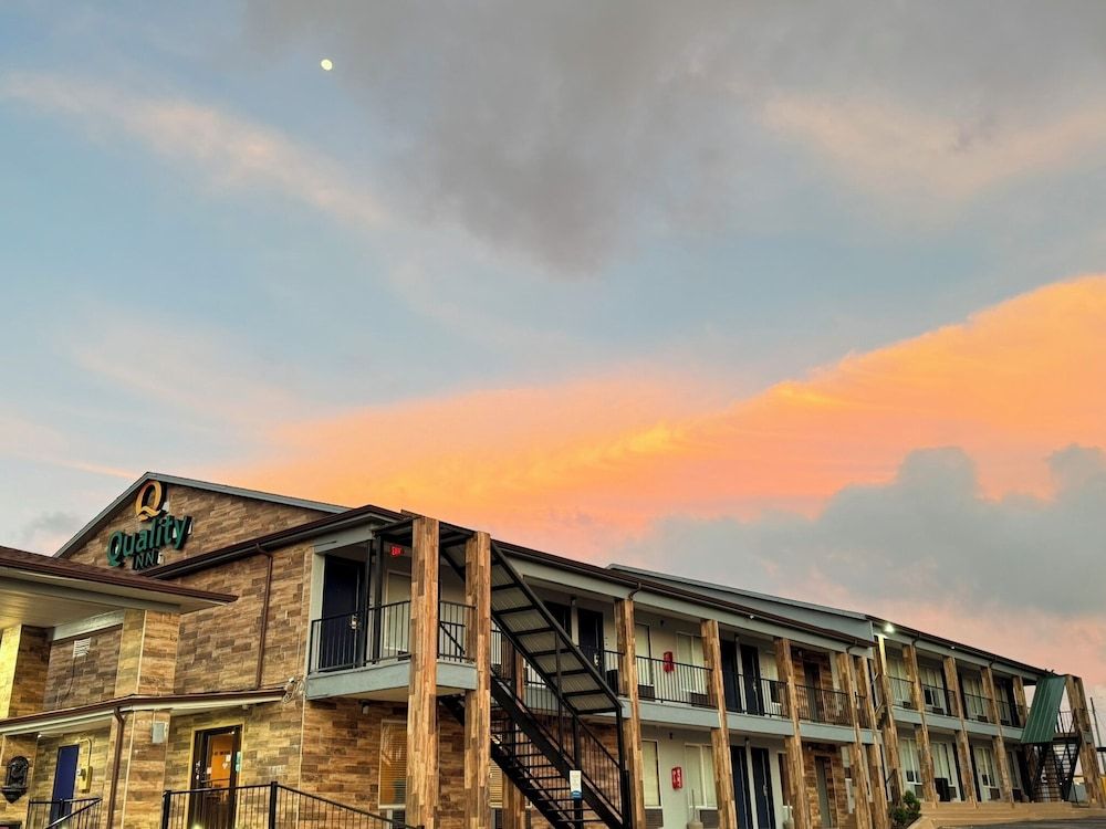 Quality Inn Crestview I-10 Eglin AFB Area 1