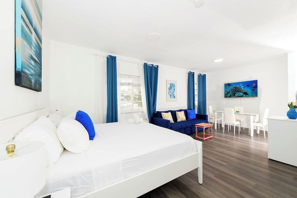 Collins Beach Apartments 1