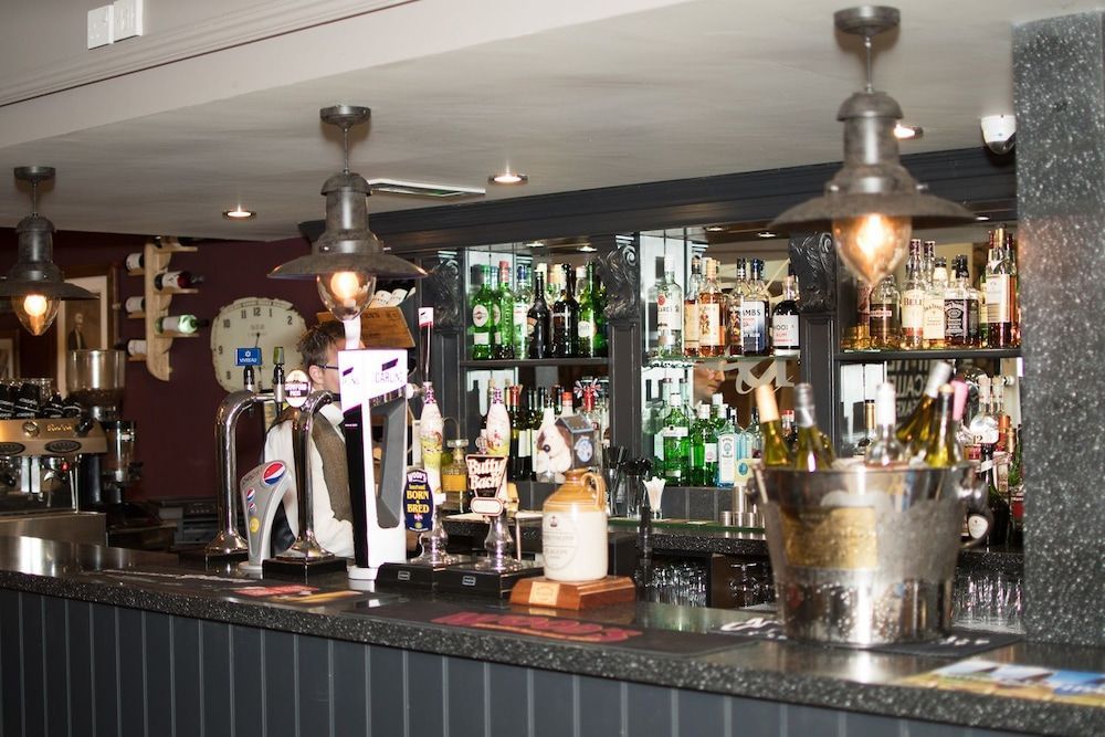 The Dewdrop Inn 1