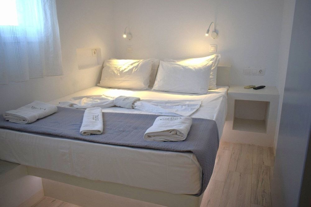 Tinos Heritage Plateia 2