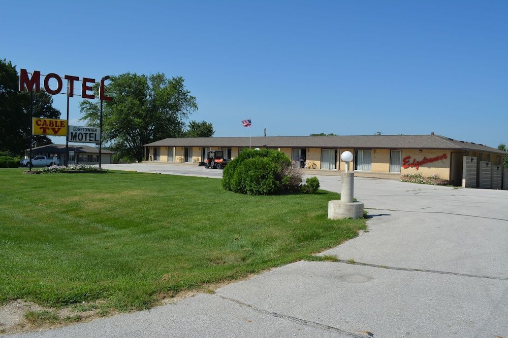 Edgetowner Motel 1
