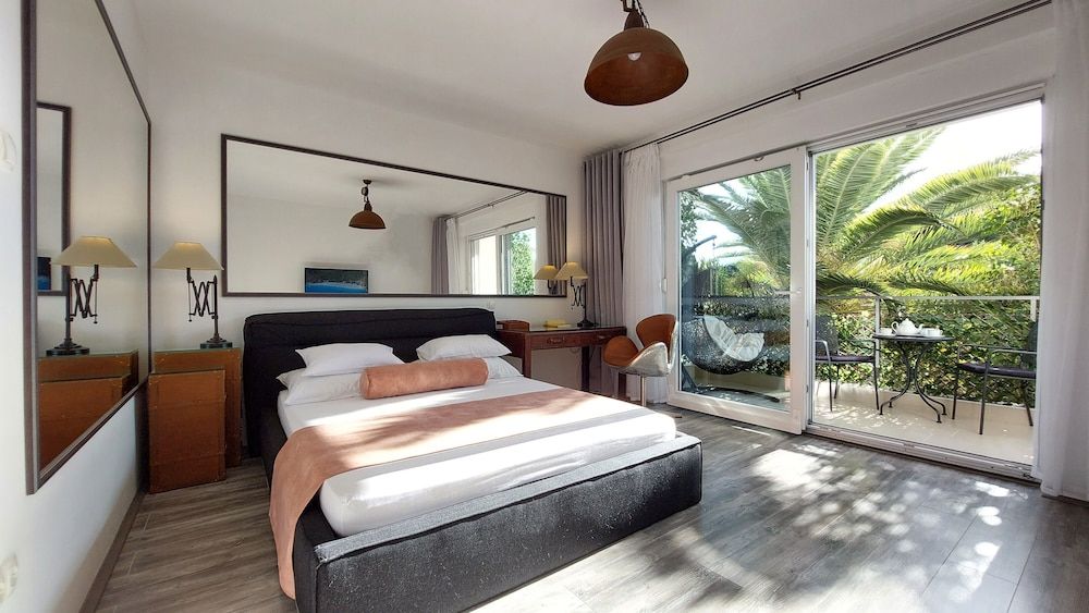Refresh Boutique Apartments 1