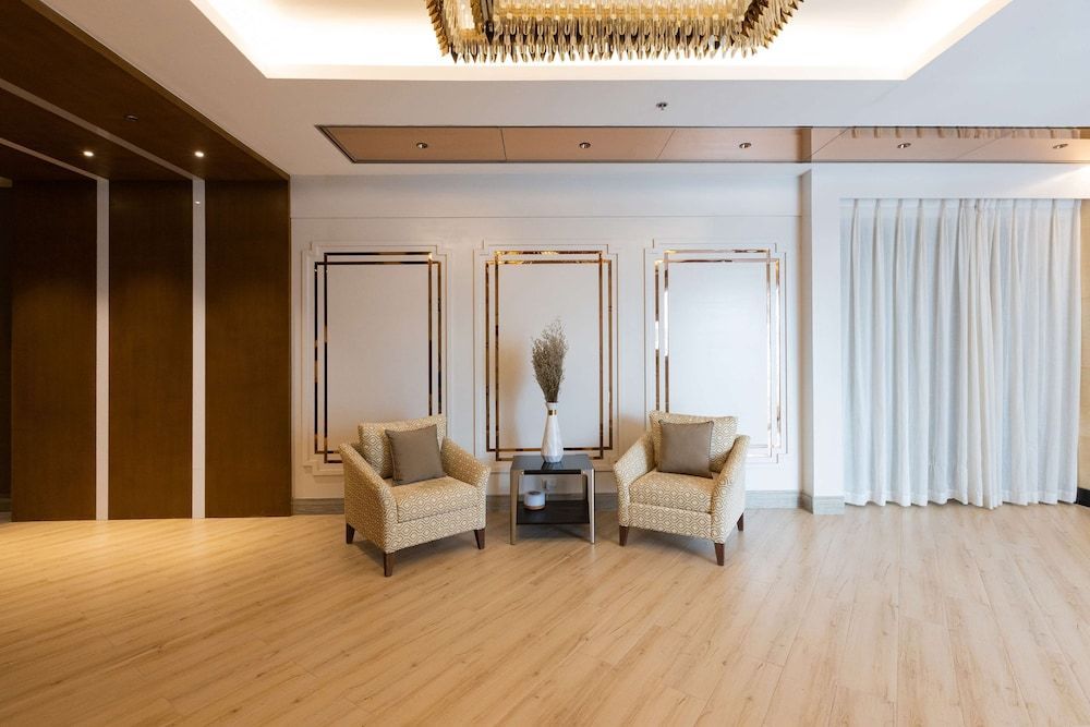 Best Western Plus Metro Clark 2