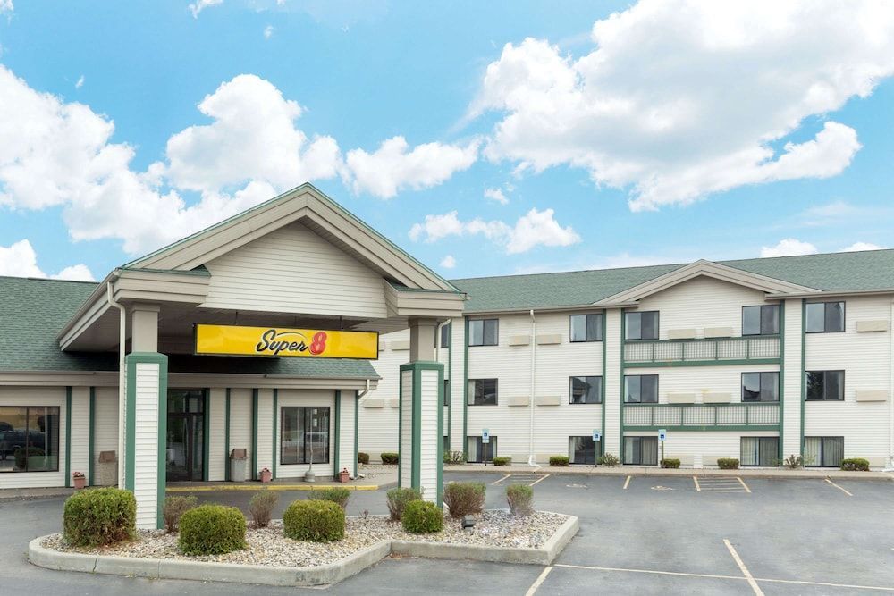 Super 8 by Wyndham Wisconsin Dells 1