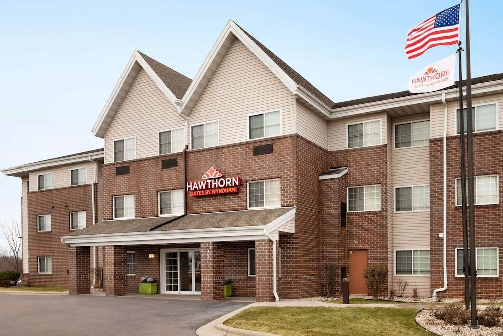 Hawthorn Extended Stay by Wyndham Milwaukee Airport 1