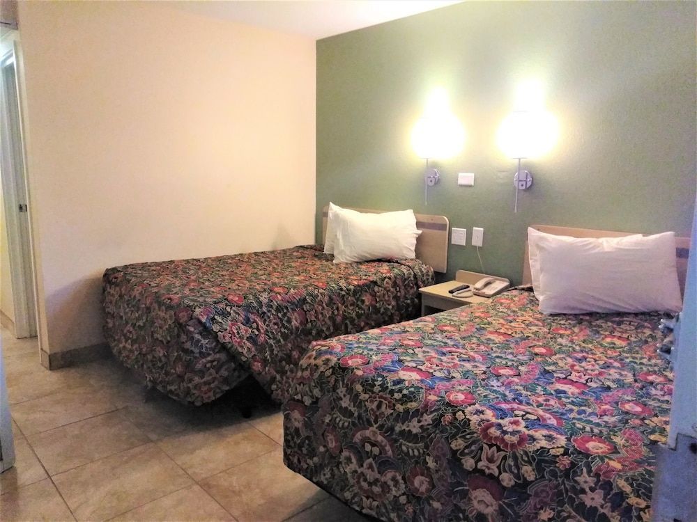 RED CARPET INN LOUISVILLE NORTH -Jeffersonville In 1