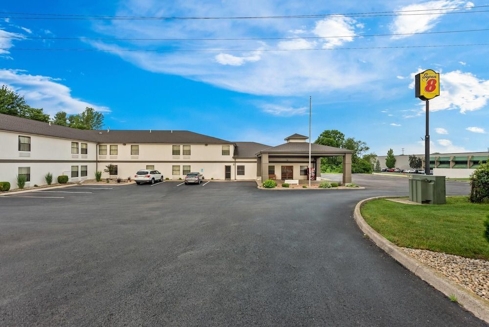 Super 8 by Wyndham Bellefontaine 1